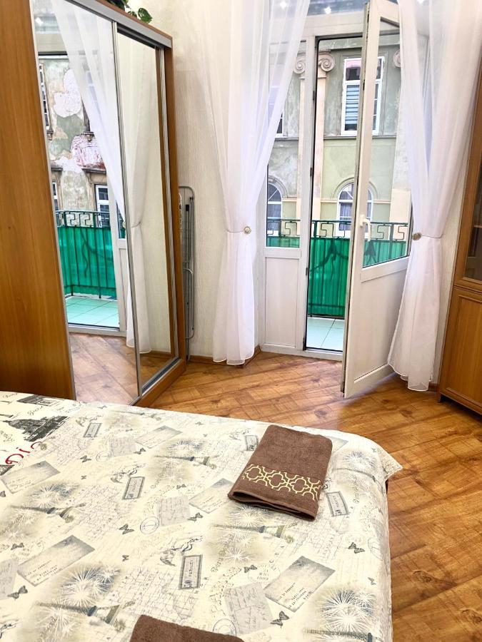 Apartamento Навпроти Вернісажу Біля Оперного Вулиця Театральна 26 Є Балкон Та Інернет Leópolis Exterior foto