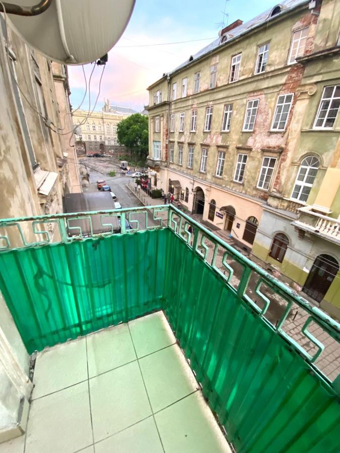 Apartamento Навпроти Вернісажу Біля Оперного Вулиця Театральна 26 Є Балкон Та Інернет Leópolis Exterior foto