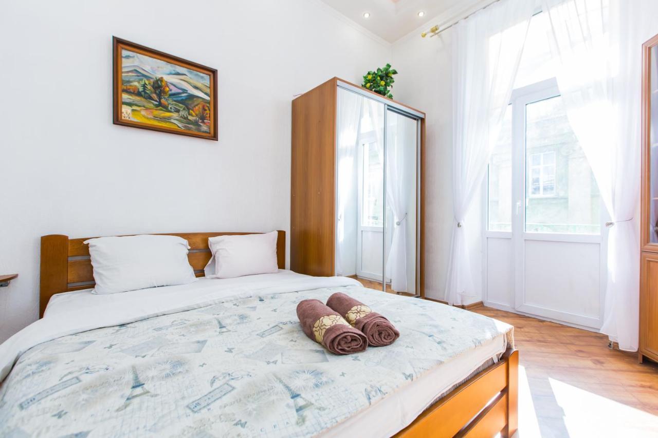 Apartamento Навпроти Вернісажу Біля Оперного Вулиця Театральна 26 Є Балкон Та Інернет Leópolis Exterior foto