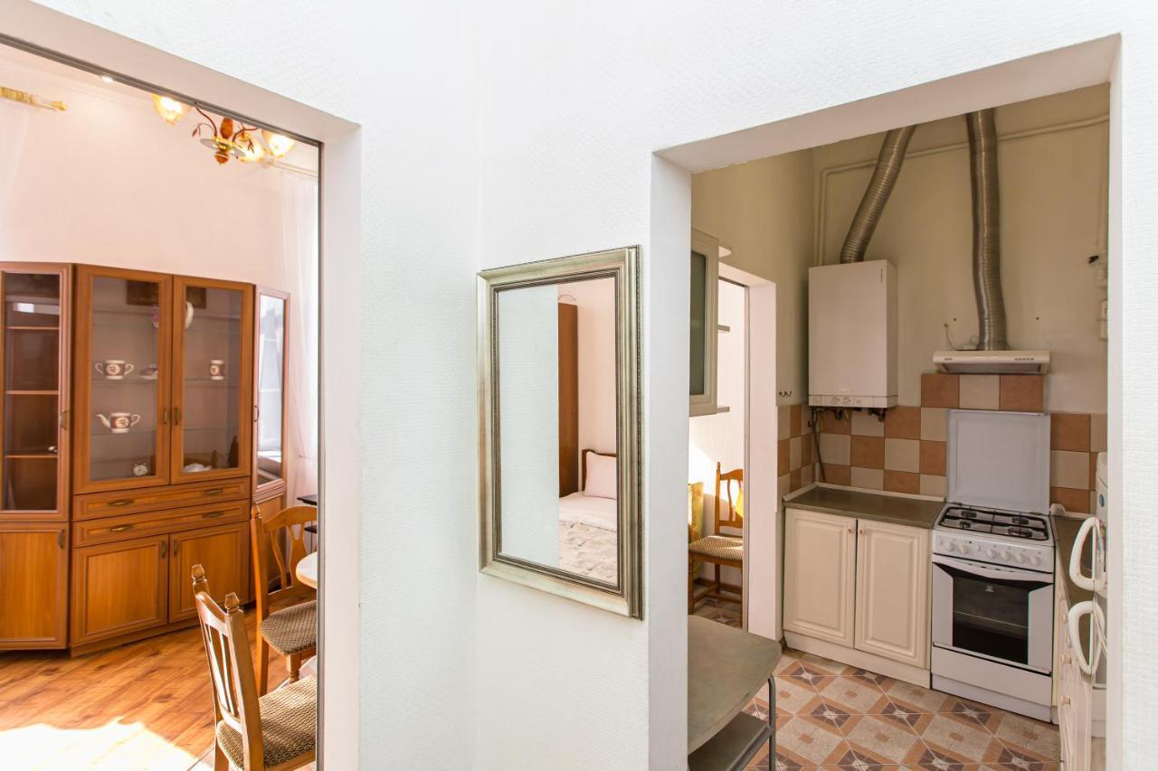 Apartamento Навпроти Вернісажу Біля Оперного Вулиця Театральна 26 Є Балкон Та Інернет Leópolis Exterior foto
