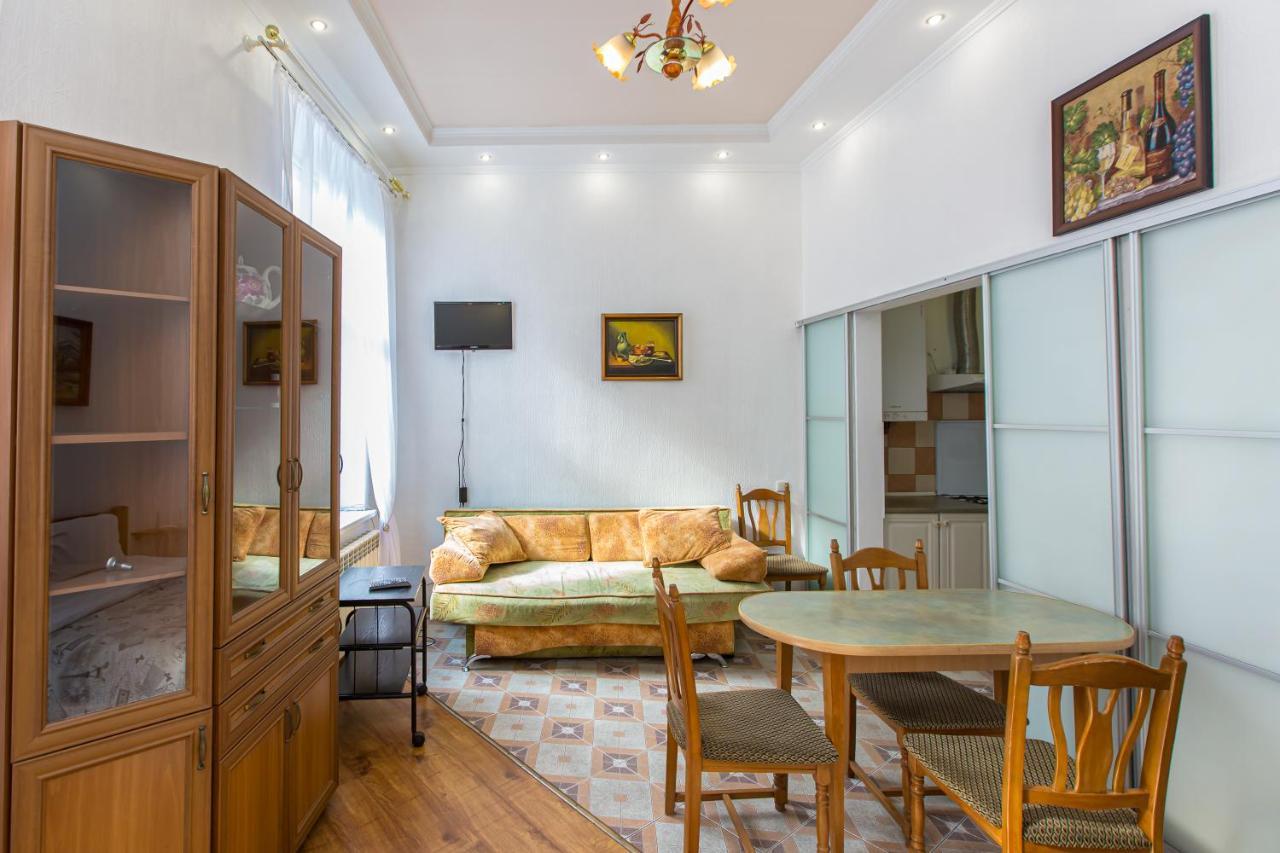 Apartamento Навпроти Вернісажу Біля Оперного Вулиця Театральна 26 Є Балкон Та Інернет Leópolis Exterior foto