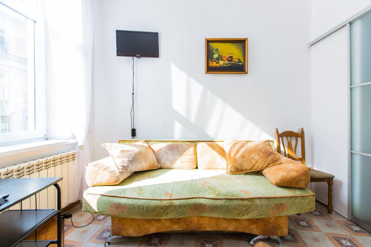 Apartamento Навпроти Вернісажу Біля Оперного Вулиця Театральна 26 Є Балкон Та Інернет Leópolis Exterior foto