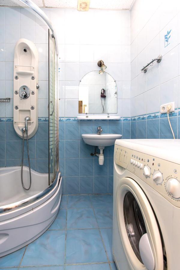 Apartamento Навпроти Вернісажу Біля Оперного Вулиця Театральна 26 Є Балкон Та Інернет Leópolis Exterior foto